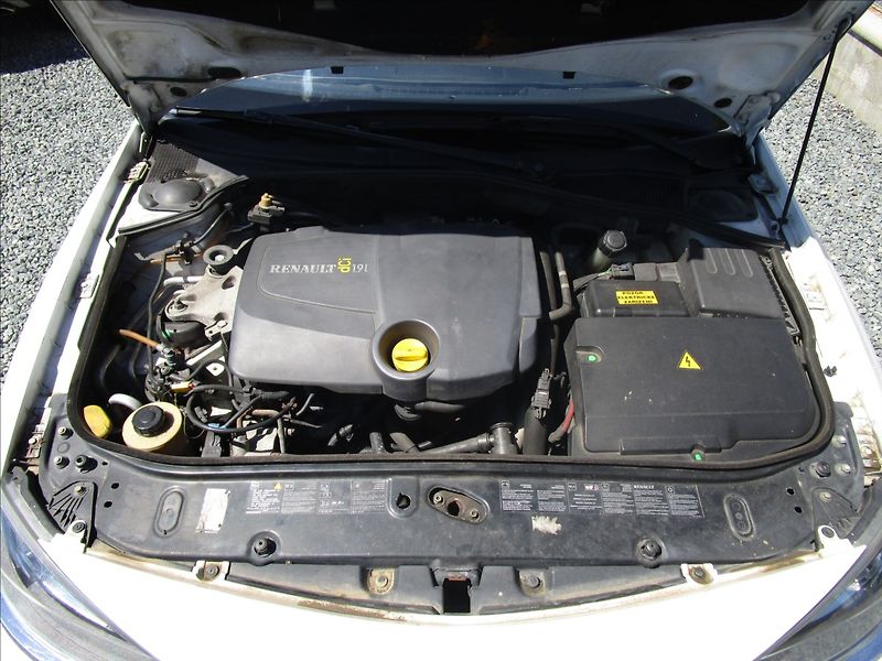Renault Laguna Grandtour 1.9dCi, aut Klima - fotka 37 z 40