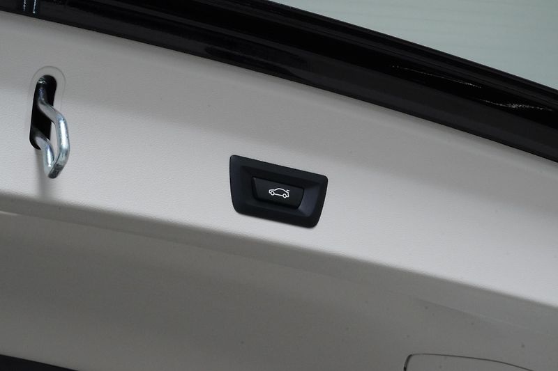 BMW X3 Xdrive20i,ČR,Kamera,Vyhř.volan - fotka 10 z 32