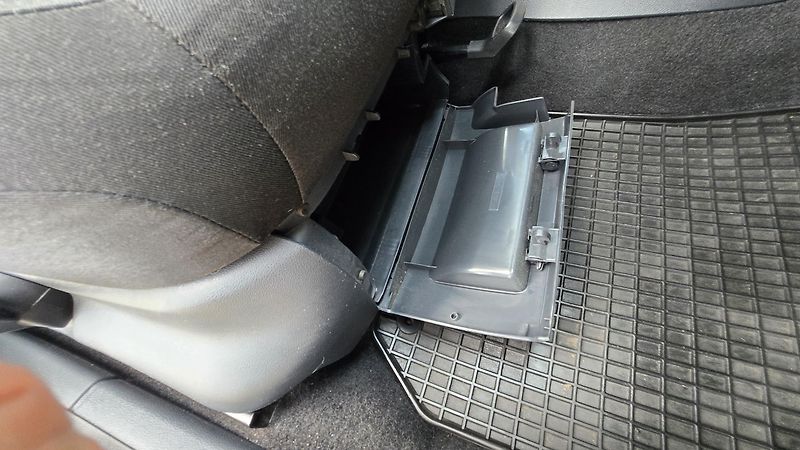 Škoda Roomster 1.4 16V FRESH 1MAJITEL - fotka 21 z 39