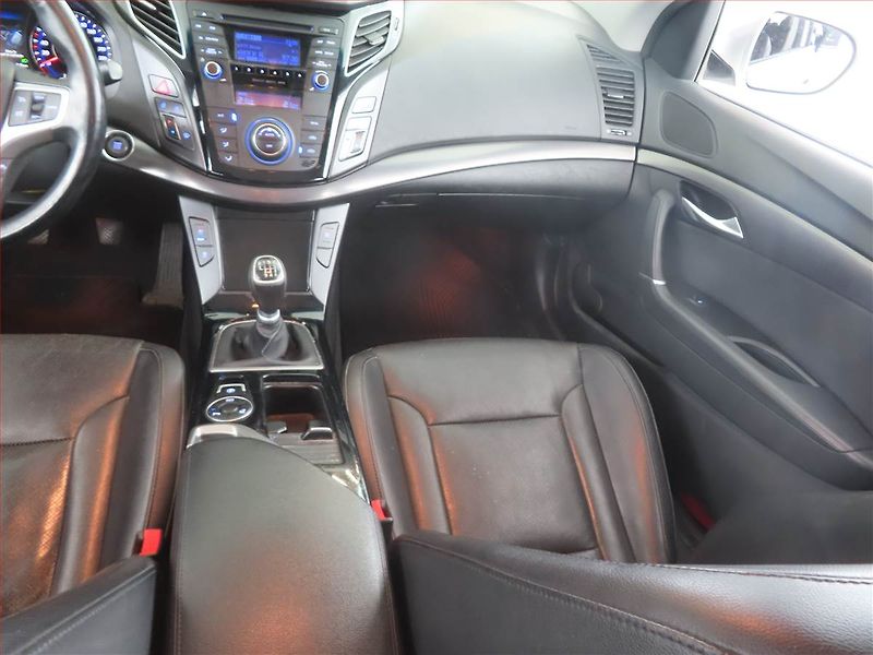 Hyundai i40 (2012) Premium 1.7 CRDi, ČR,1.maj - fotka 8 z 19