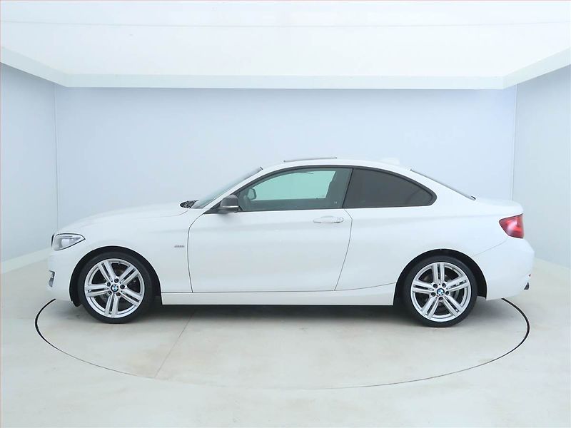 BMW Řada 2 (2015) Sport Line 218d, Navi - fotka 3 z 17