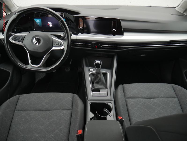 Volkswagen Golf (2021) 1.5TSi, ČR, Life, LED, park - fotka 8 z 22