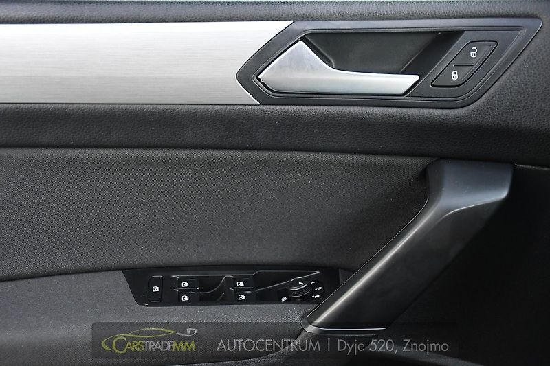 Volkswagen Touran 1.6TDi DSG  - fotka 26 z 48
