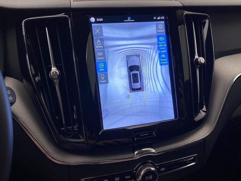 Volvo XC60 B4 AWD PLUS DARK AUT REZERVACE - fotka 37 z 57
