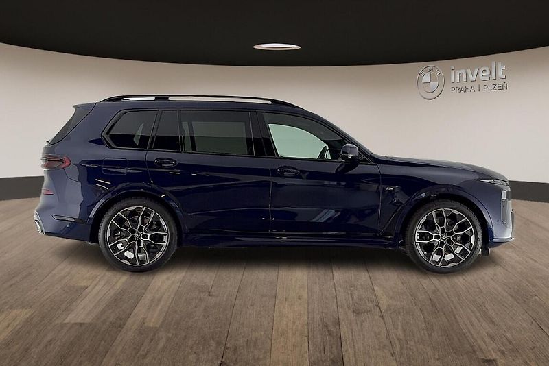 BMW X7 xDrive40d - fotka 2 z 24