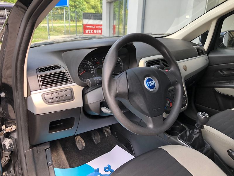 Fiat Punto (2006) 1.4 - fotka 17 z 32