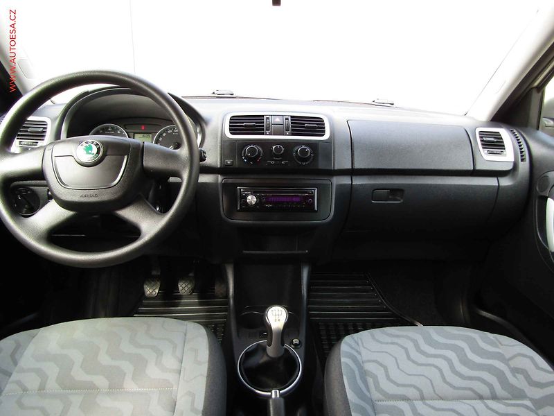Škoda Fabia (2009) 1.2 HTP, ČR, AC, tažné - fotka 8 z 17