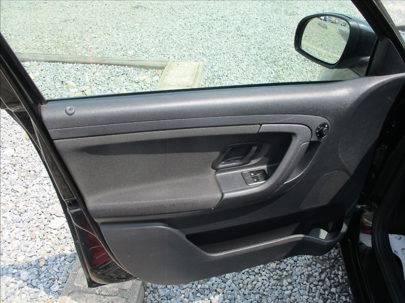 Škoda Fabia 1,2 TSI, aut. klima, servis, - fotka 12 z 32