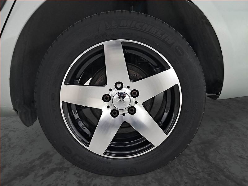 Škoda Fabia (2010) 1.2 12V, nová STK, Tažné - fotka 15 z 18