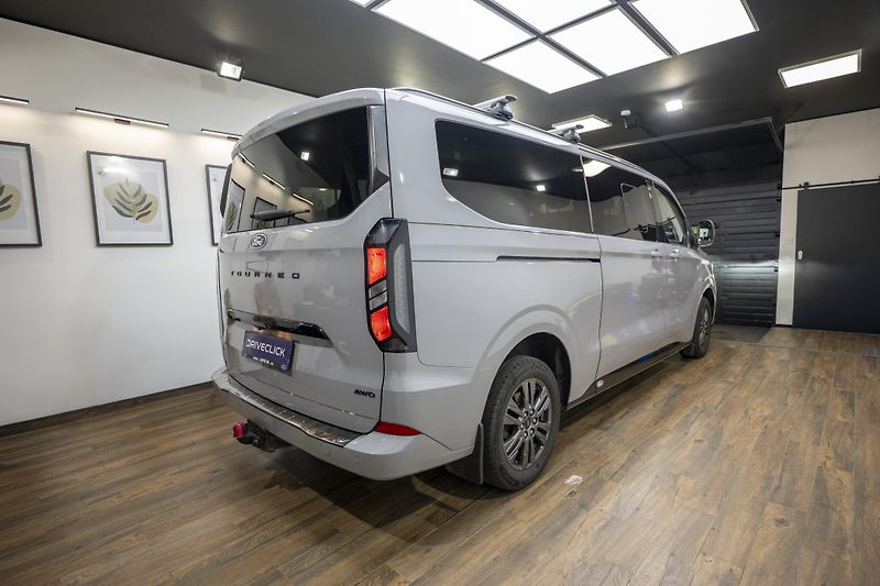 Ford Tourneo Custom 2.0 EcoBlue 125 kW 4x4 - fotka 11 z 53