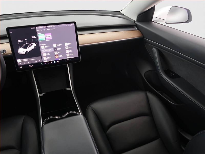 Tesla Model 3 (2020) Std Range Plus 52kWh, SoH 84% - fotka 8 z 22