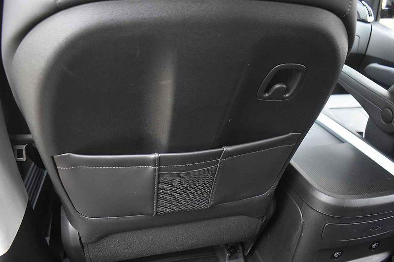 Auto se hodí k pohodlnému cestování nejen po českých luzích a hájích
