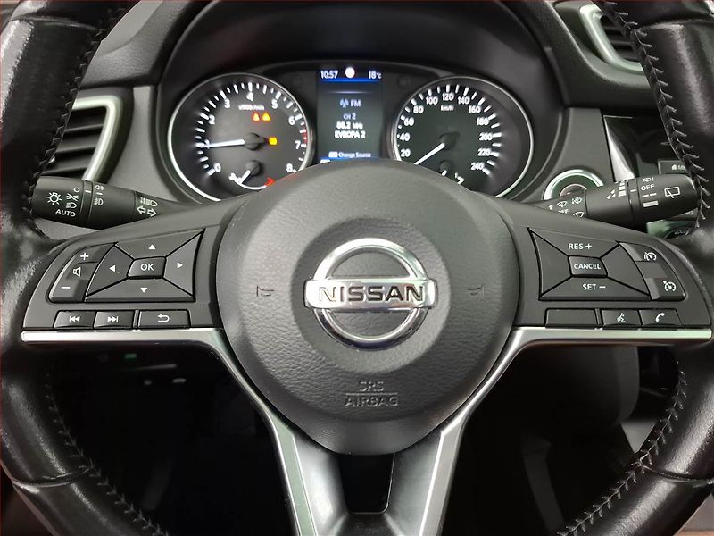 Nissan Qashqai (2019) 1.3 DIG-T, Automat, Serv.kniha - fotka 17 z 20