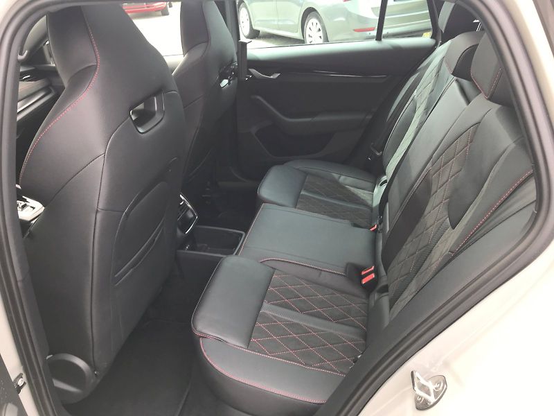 Škoda Octavia (2025) COMBI RS 2,0 TSI 195 KW 7-STUP - fotka 18 z 31