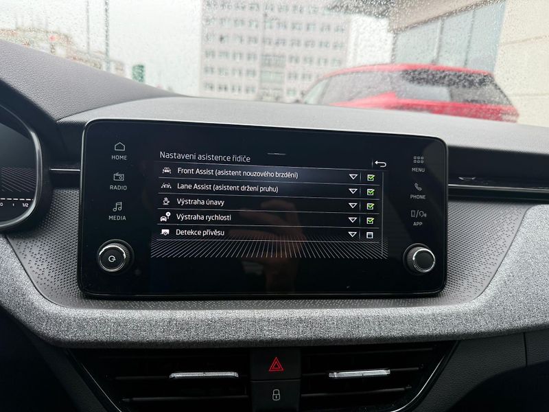 Škoda Scala Selection 1.0 TSI 85kw - fotka 15 z 25
