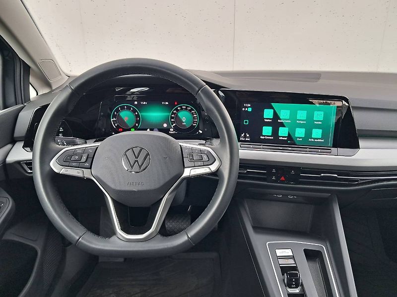 Volkswagen Golf (2023) LIFE 1.0 e-TSI / 81 kW DSG7 - fotka 8 z 27