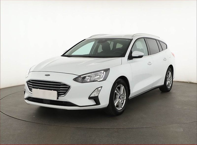 Ford Focus (2019) 1.0 EcoBoost, Tempomat - fotka 2 z 17