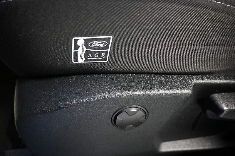 Ford S-MAX (2022) 2.0 LED ACC SONY Tažné TITANIU - fotka 23 z 30