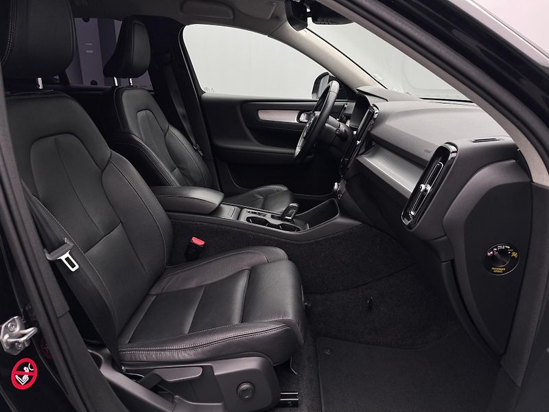 Volvo XC40 T5 AWD MOMENTUM PRO AUT - fotka 22 z 41
