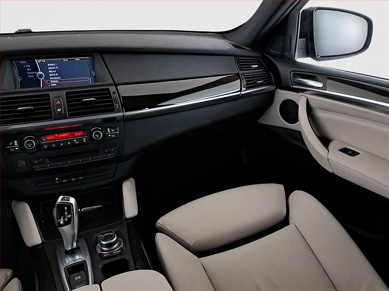 BMW X6 (2014) xDrive30d - fotka 8 z 20