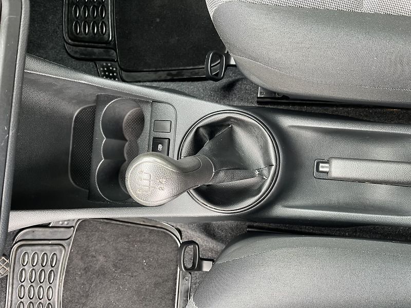 Škoda Fabia 1.2 HTp Special - fotka 19 z 36
