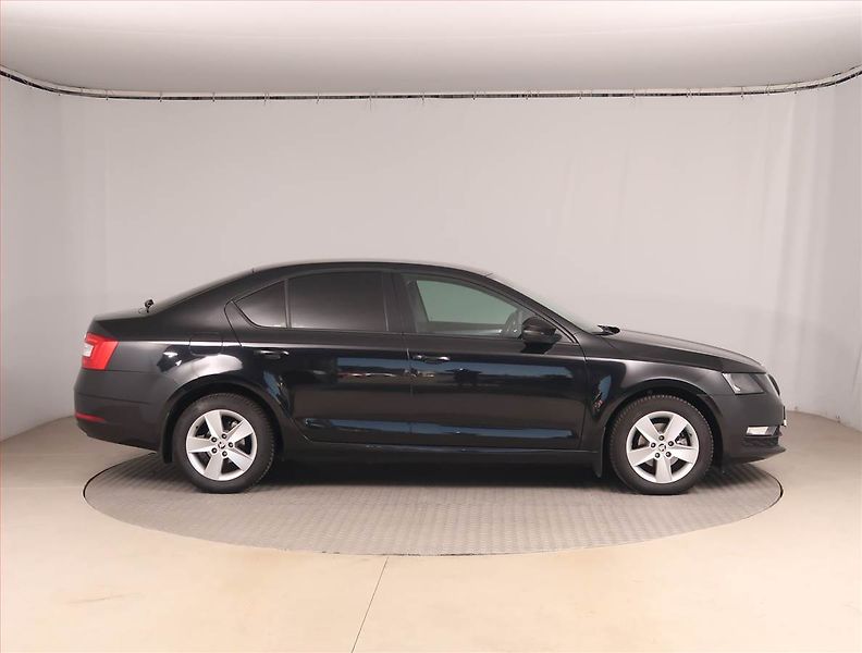 Škoda Octavia (2017) 1.6 TDI, Automat, Serv.kniha - fotka 6 z 18