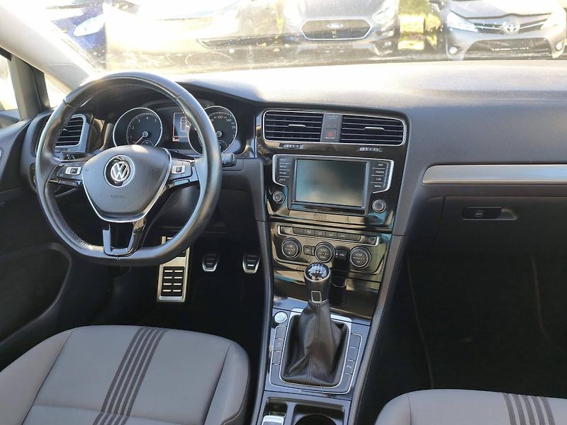 Volkswagen Golf (2016) - fotka 24 z 36