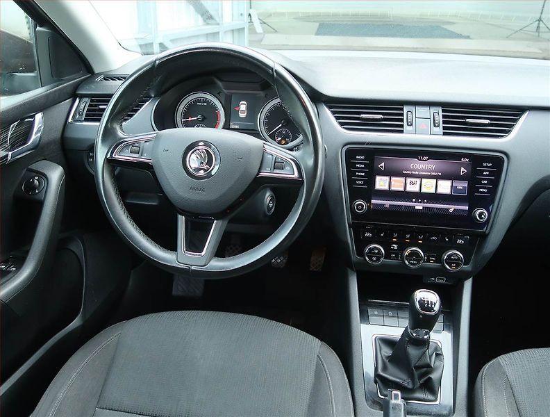 Škoda Octavia (2019) Ambition Plus 1.5 TSI - fotka 7 z 15