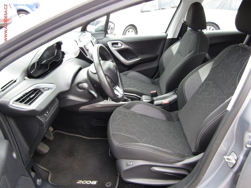Peugeot 2008 (2017) 1.6 HDi, ČR, Active, navi - fotka 9 z 20