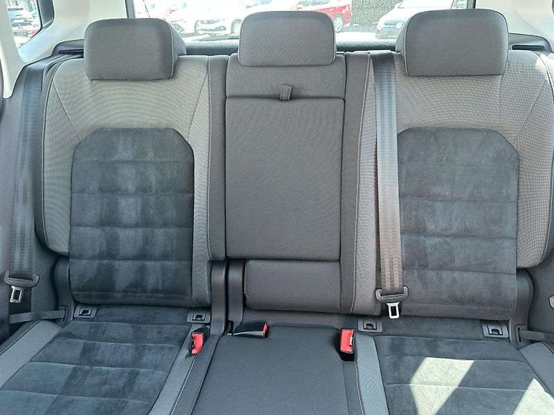Volkswagen Golf Sportsvan (2014) 2.0 TDI 1. majitel, ser. kniha - fotka 22 z 41