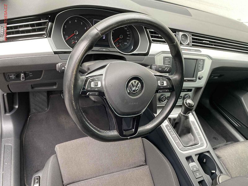 Volkswagen Passat (2014) 1.4 TSi, Comfortline, šíbr - fotka 13 z 19