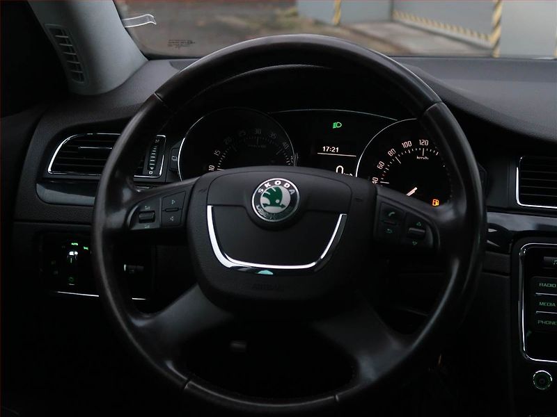 Škoda Superb (2012) Laurin&Klement 2.0 TDI, Xenony - fotka 21 z 21