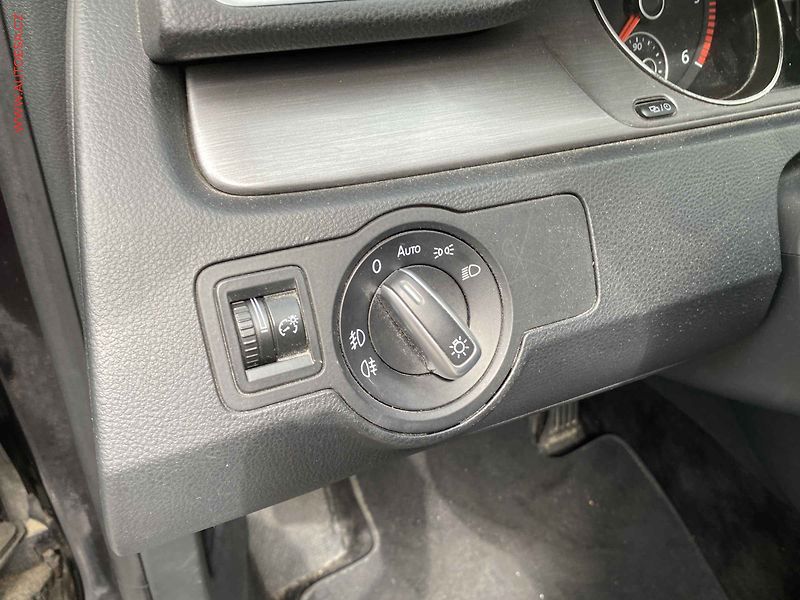 Volkswagen Passat (2014) 2.0 TDi, Highline, DSG, bixen - fotka 15 z 17