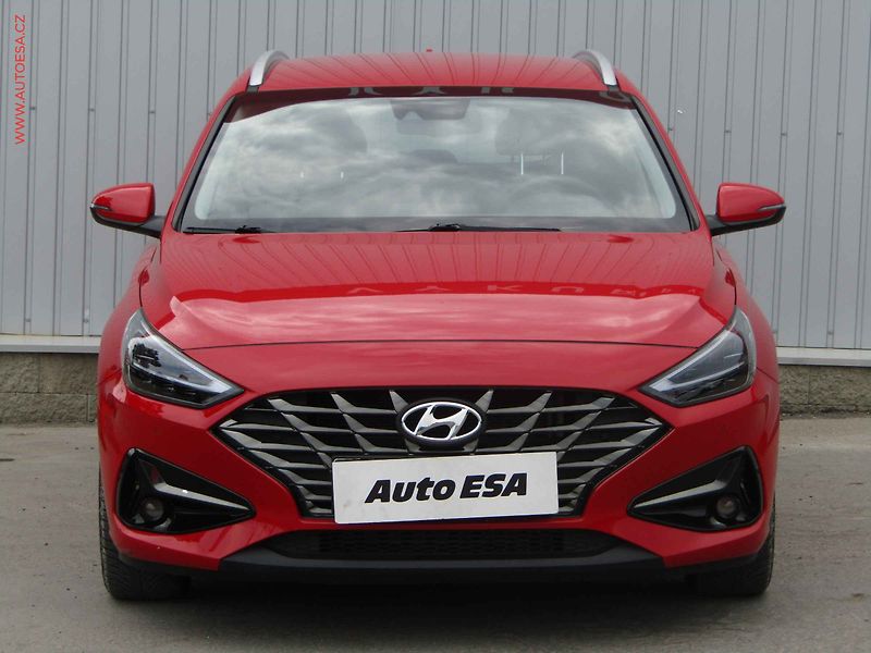 Hyundai i30 (2023) 1.0 T-GDi, ČR, Smart - fotka 2 z 17