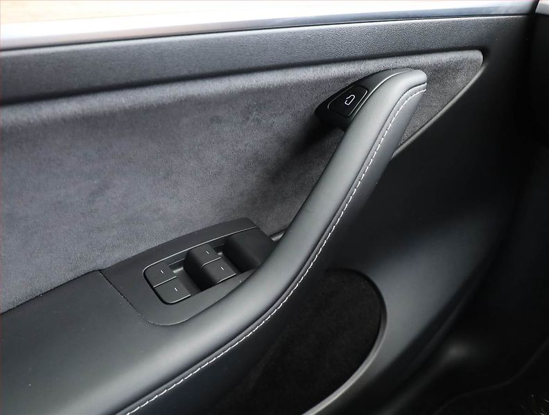 Tesla Model Y (2022) Long Range AWD 79kWh, SoH 91% - fotka 14 z 19