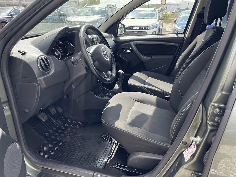 Dacia Duster (2015) 1.6, 84kW,Klima,ČR - fotka 11 z 26