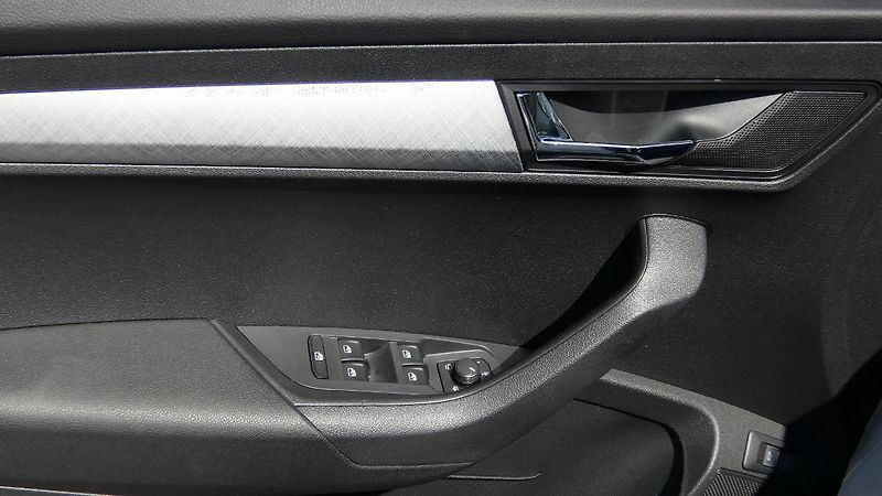 Škoda Karoq 1,5 TSI DSG Ambition - fotka 9 z 23