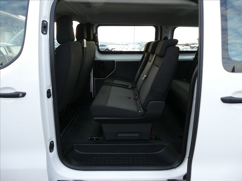 Peugeot Expert 1,5 HDi 1.MAJ.,LONG,9.míst,DPH - fotka 21 z 46