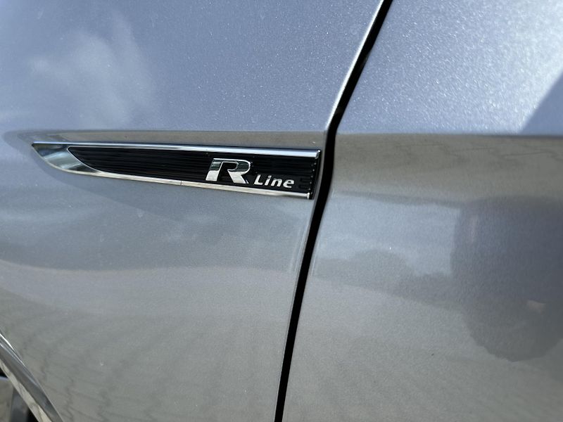 Volkswagen Passat Variant 2.0 TDI DSG R-Line 4Motion - fotka 28 z 34