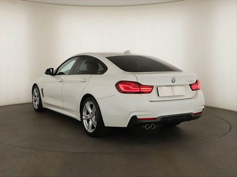 BMW Řada 4 (2020) M Paket 420i - fotka 4 z 20