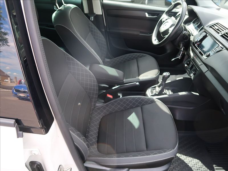 Škoda Fabia 1,0 TSi,70kW,1maČR,Serv.kn,DPH - fotka 13 z 25