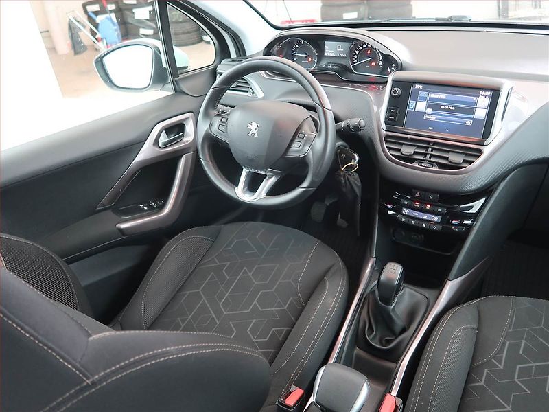 Peugeot 2008 (2014) 1.2 VTi, ČR,1.maj, Tempomat - fotka 7 z 19