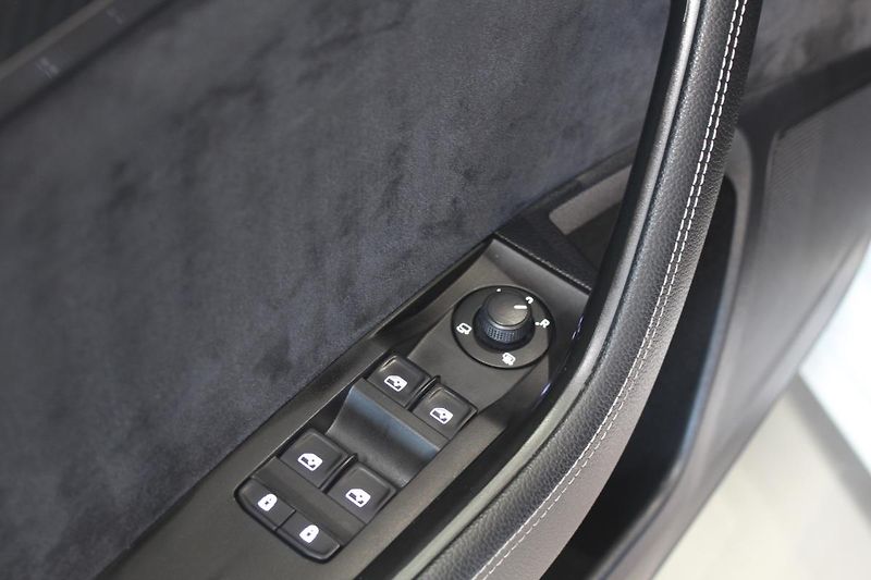Škoda Superb (2020) 2.0TDI DSG SportLine Display - fotka 16 z 35