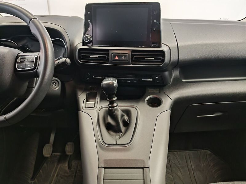 Toyota ProAce City 1.2T 110k  Family - fotka 10 z 35