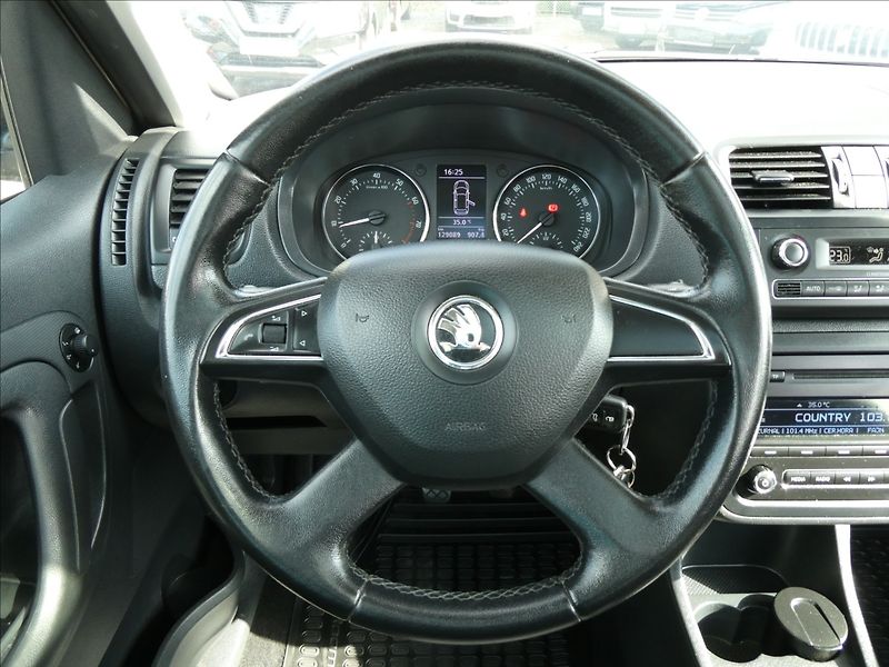 Škoda Roomster 1,2 TSI 77kW Elegance,2 x kola - fotka 31 z 48