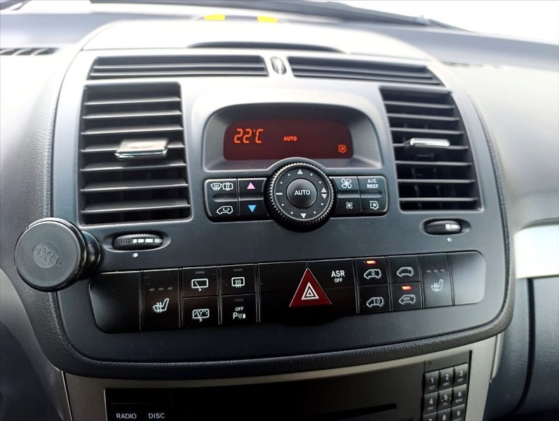 Mercedes-Benz Viano 3,0 CDi Automat SPANÍ 7míst - fotka 17 z 31