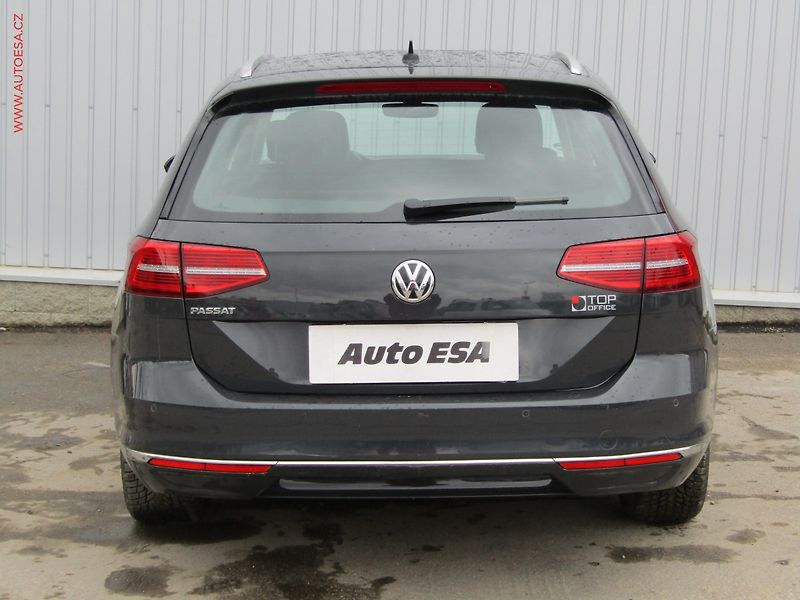 Volkswagen Passat (2018) 2.0TDi, Highline, DSG, LED - fotka 5 z 21