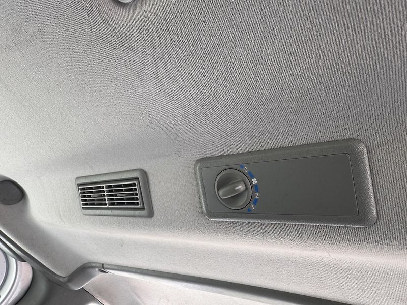 Opel Vivaro 2.0CDTI 84Kw L2 - 9.Mist - fotka 15 z 17