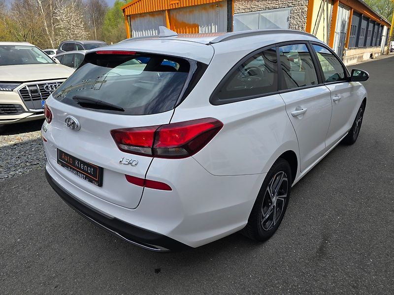 Hyundai i30 1.5i COMFORT LED KAMERA NAVI - fotka 4 z 41