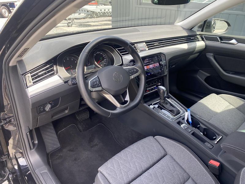 Volkswagen Passat 2.0TSI140kW-1xMAJ.-LED-DSG-ACC - fotka 17 z 49